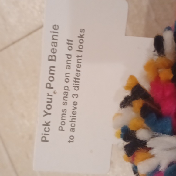 NWT Pink Interchangeable Faux Fur Pom Pom Knit Beanie - Picture 4 of 9